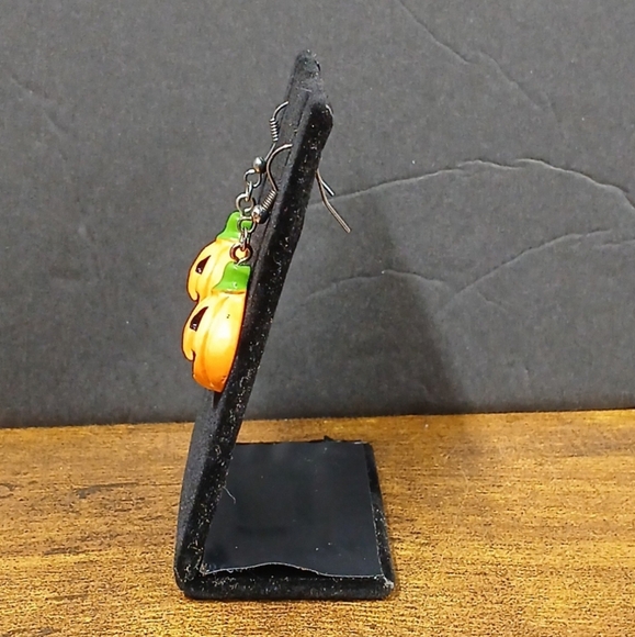 Halloween Earrings Pumpkin Jack o Lantern Orange Dangle Pair Fashion Jewelry - Picture 3 of 4